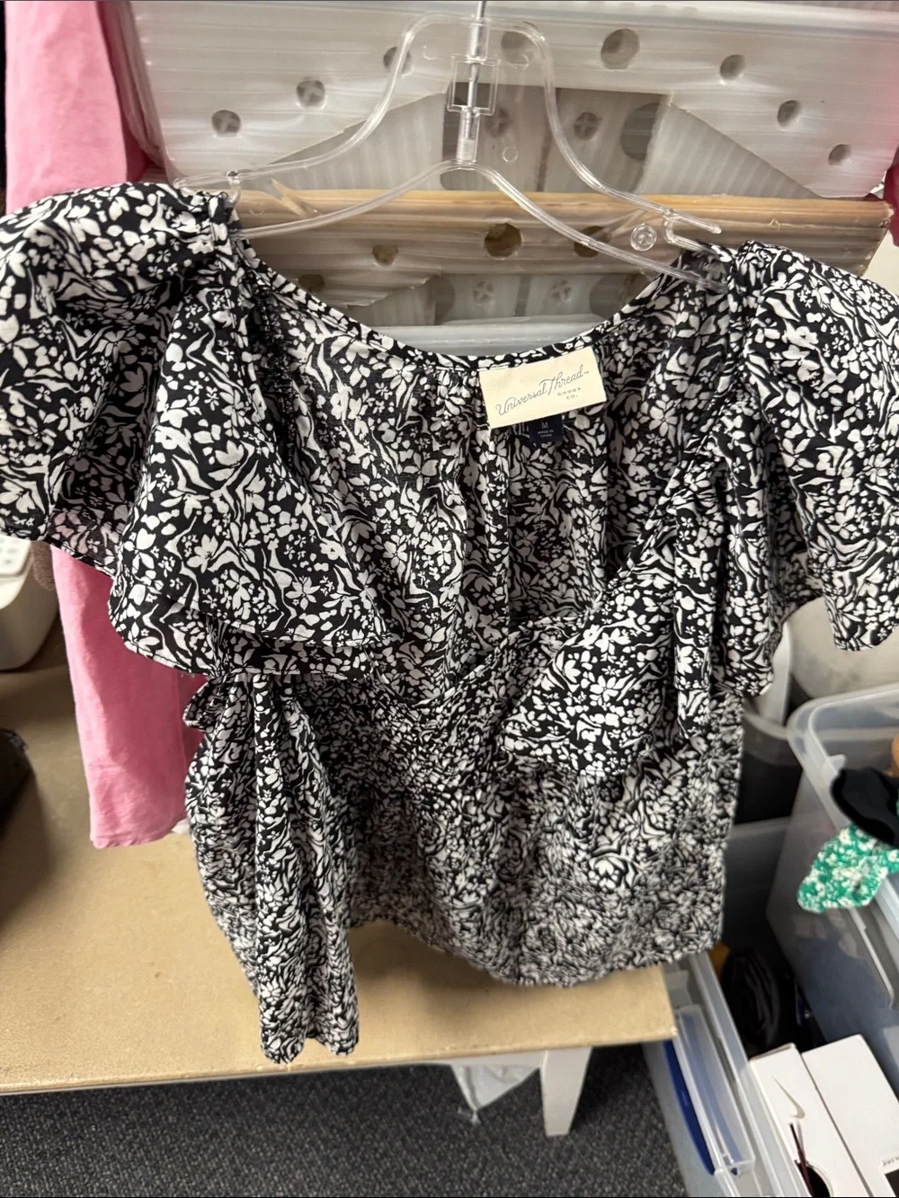 Universal thread floral top M // 071505
